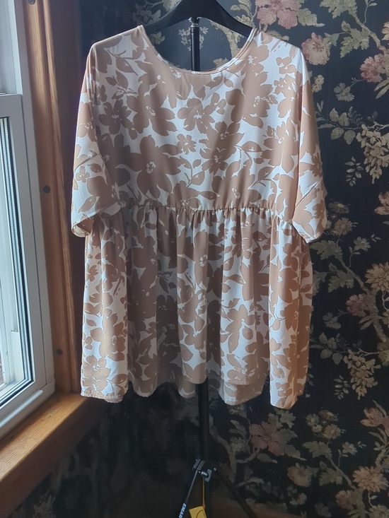 bombom Tops - Bombom Floral Peplum Tunic Top in Beige and White Large